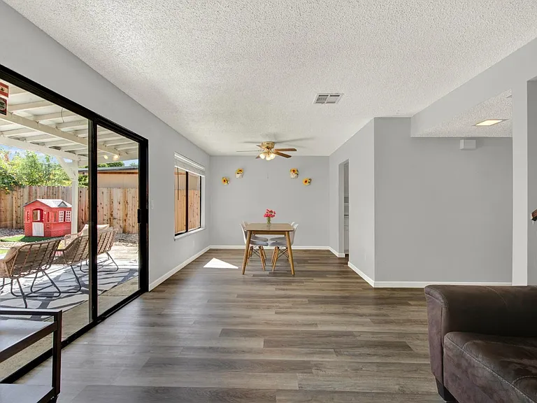 925 Brandon Way — Photo 13