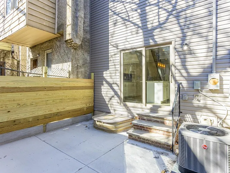 57 N Conestoga St — Photo 8