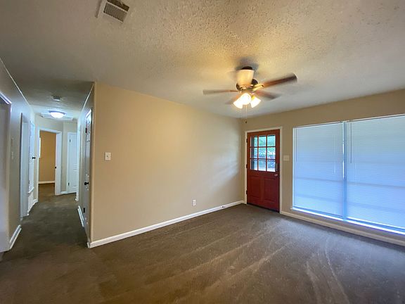 3rd image of 115 Meadow Park Dr