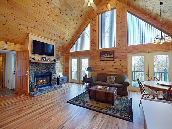 3rd image of 596 Country Mountain Ridge Dr