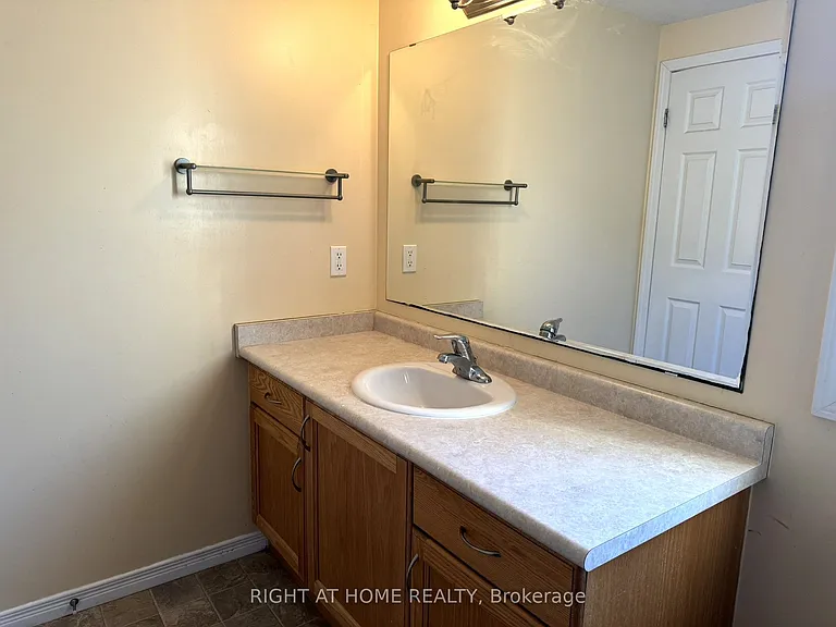 252 Lemon Grass Cres — Photo 18