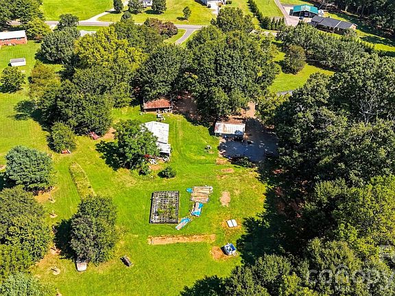 4th image of 1261 Davis Rd