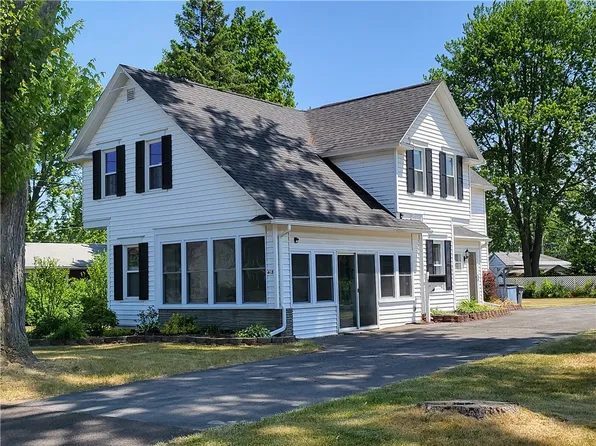 418 Allen Rd, North Syracuse, NY 13212