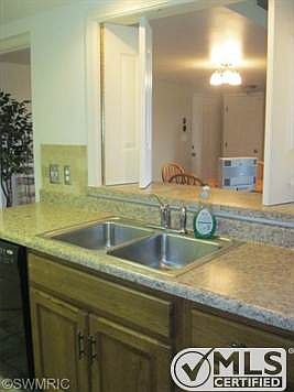 4th image of 3181 Charlevoix Dr SE Unit 305