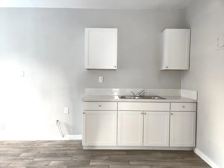 901 N Arrowhead Ave #204 — Photo 2