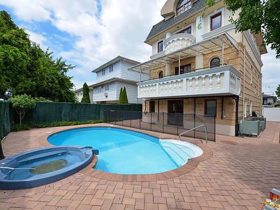 2nd image of 2719 Whitman Dr #1