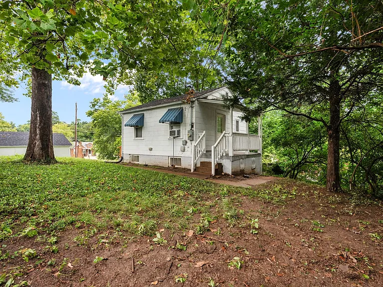 2936 N Hanley Rd — Photo 30