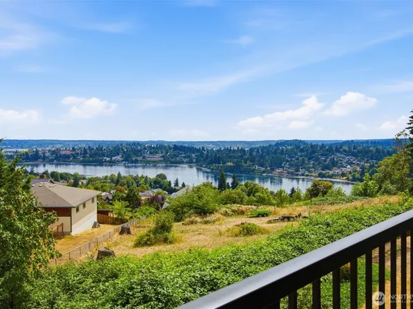 3320 Narrows View Lane NE #201, Bremerton, WA 98310