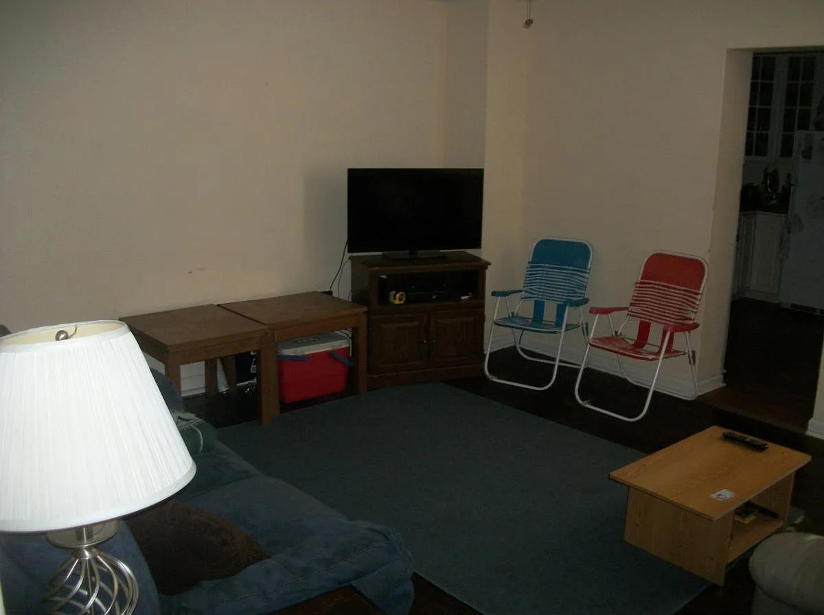 4 bed, 1600 sqft, $2,400 — Photo 2