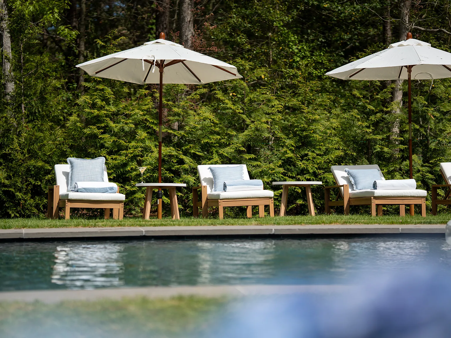Newly Renovated Hamptons Home with Movie Theater, Pool, Gameroom — Photo 4