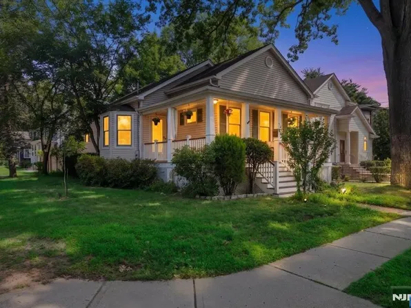 53 Columbus Dr, Tenafly, NJ 07670