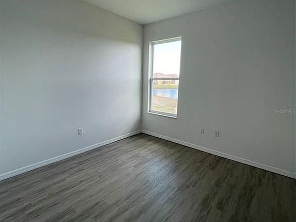 5th image of 2269 Waukegan Dr