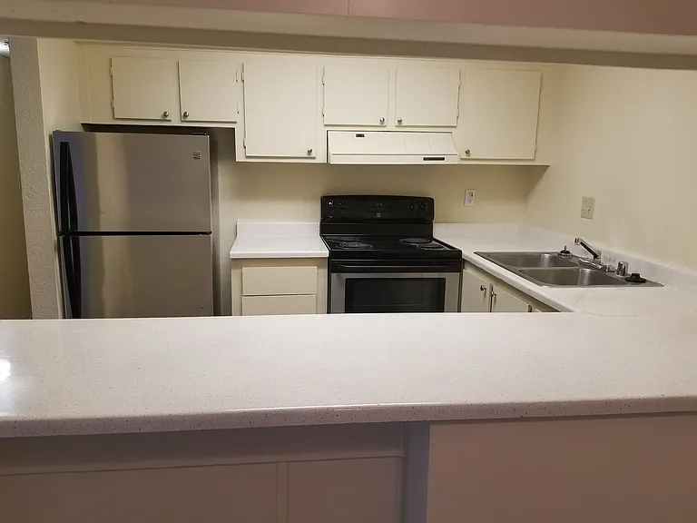 Mesa Verde Apartments — Photo 25