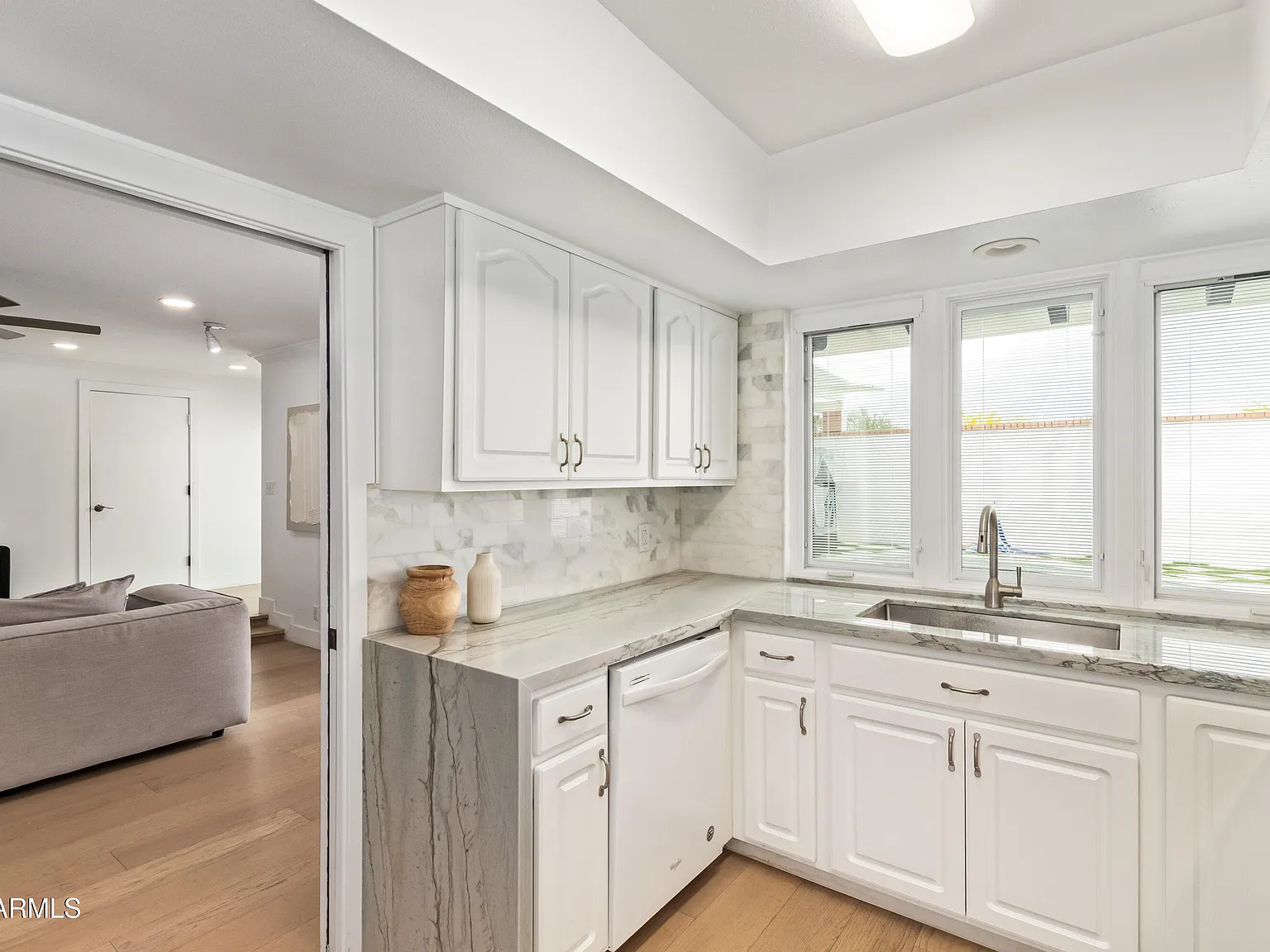 4 bed, 2.0 bath, 1752 sqft, $4,175 — Photo 4