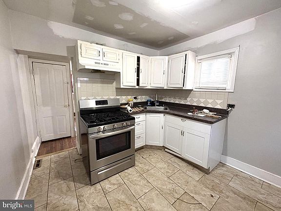 4th image of 2069 E Birch St
