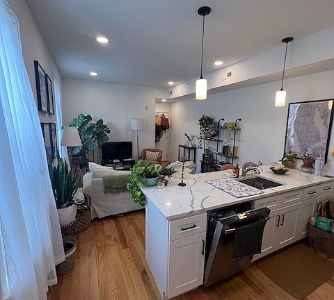 3rd image of 1930 W Girard Ave #3R