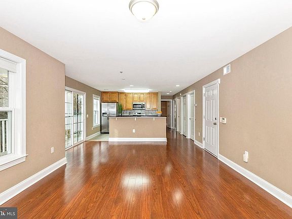4th image of 9712 Winery Ct