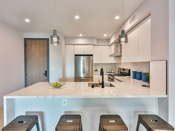 4th image of 900 Wilcox Ave #201