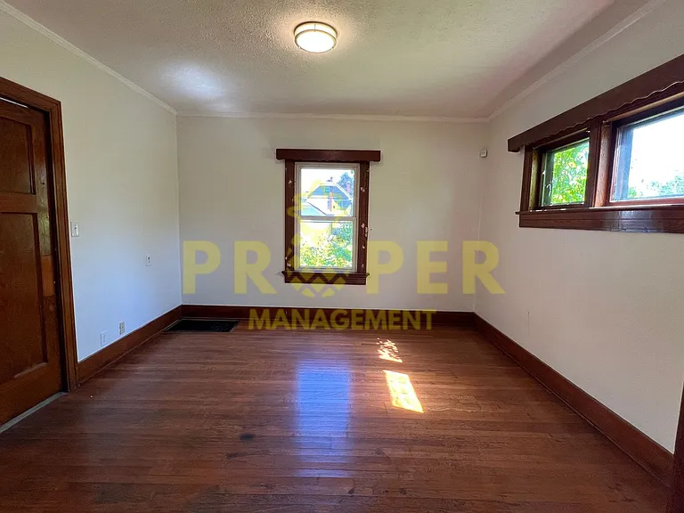 39 E Maplewood Ave — Photo 3