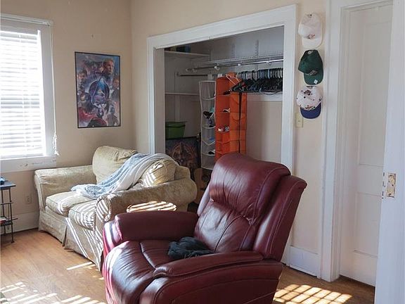 4th image of 903 S Okfuskee Ave