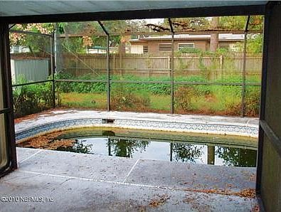 4th image of 3220 Honeywood Dr