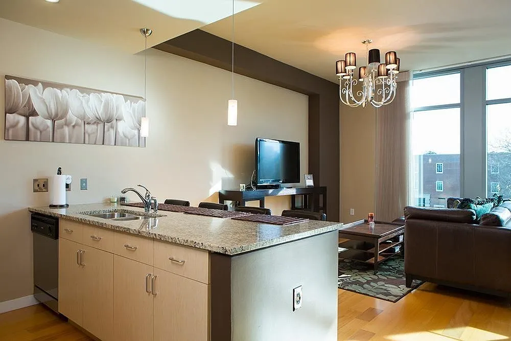 1 bed, 687 sqft, $2,400 — Photo 2