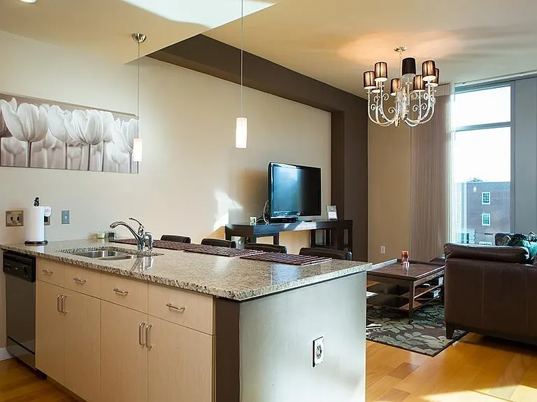 1920 Adelicia St #404 — Photo 2