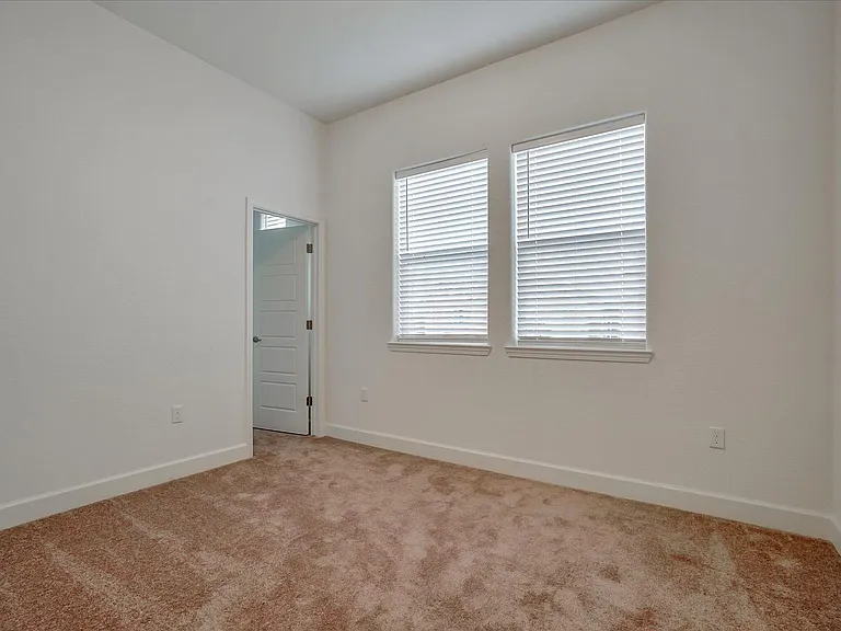 5937 Lakestone Dr — Photo 38