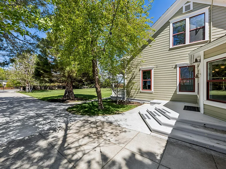 1049 Dressler Ln — Photo 39