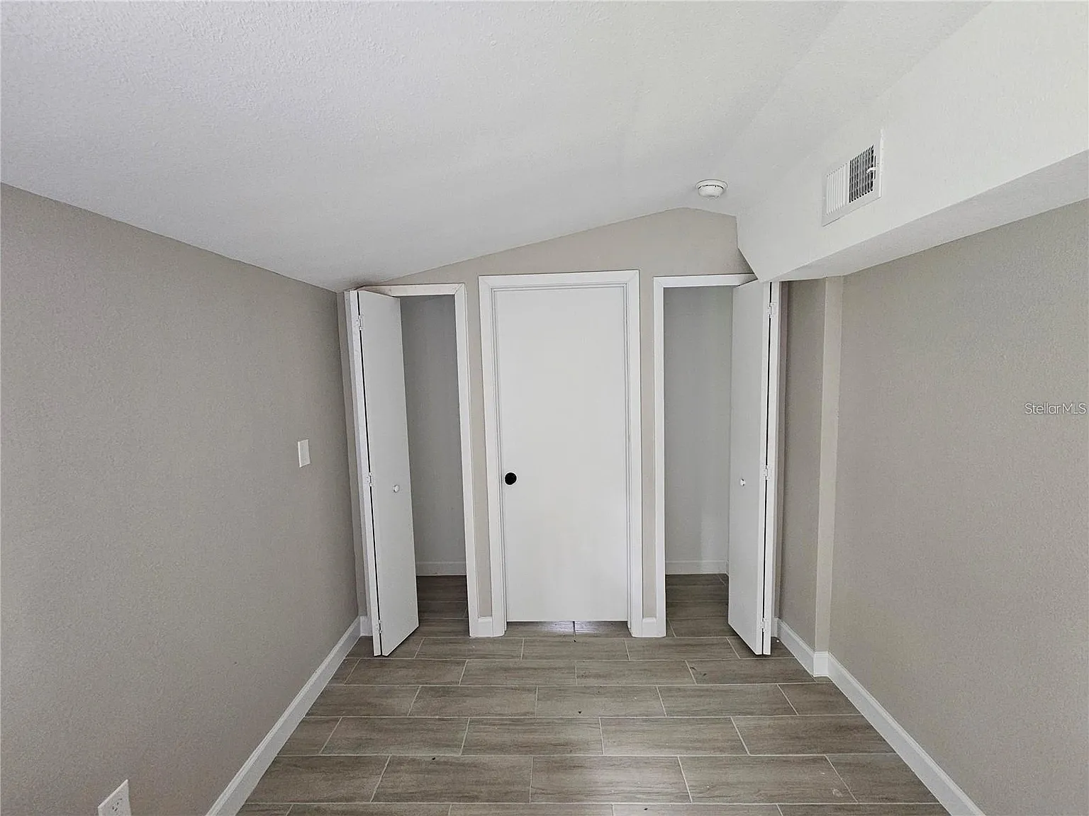 3 bed, 955 sqft, $2,000 — Photo 3