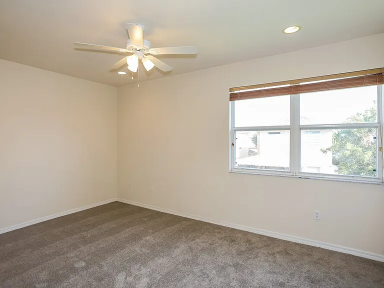 2030 SE 14th Ct — Photo 12