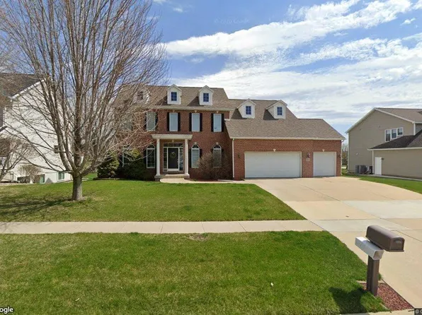 918 Barrington Dr, Cedar Falls, IA 50613