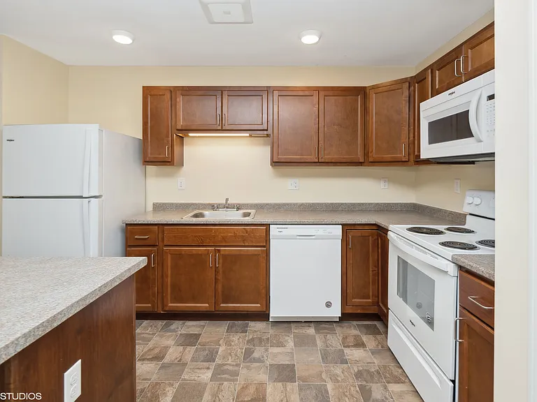 Clark Brook Apartments — Photo 29