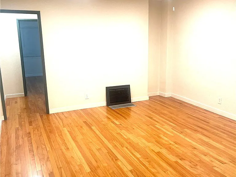 5758 Vineland Ave — Photo 21