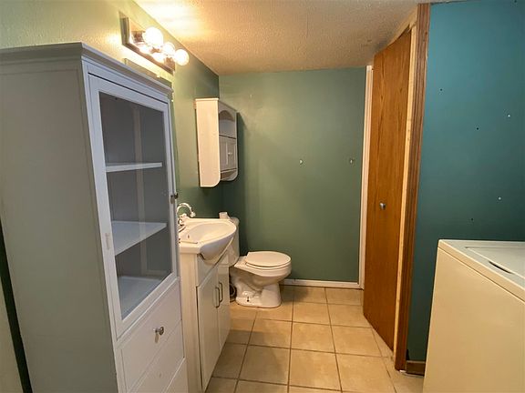 5th image of 3209 Center Lake Dr