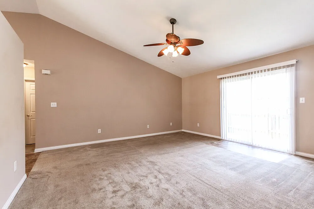 3 bed, 2.0 bath, 1416 sqft, $2,900 — Photo 3