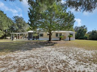 112 Stallion Rd, Crescent City, FL 32112