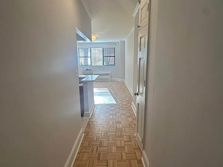 442 W 57th St #1A — Photo 9
