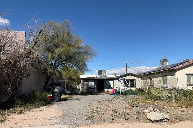 1st image of 339 E 34th St