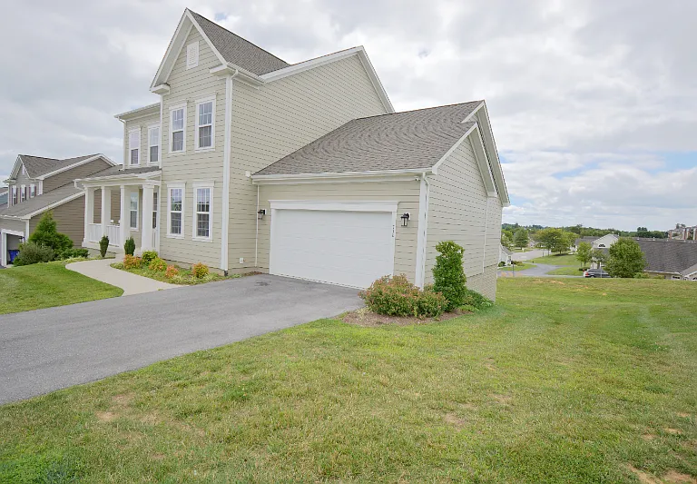 710 Jefferson Cir — Photo 1