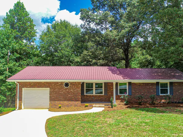 137 Lakeview Dr, Barnesville, GA 30204