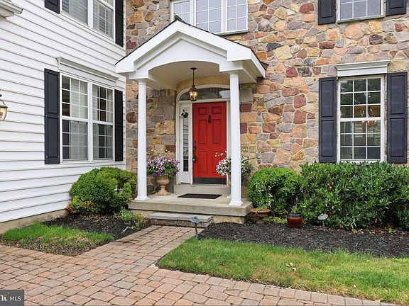 3rd image of 48 Lenape Dr