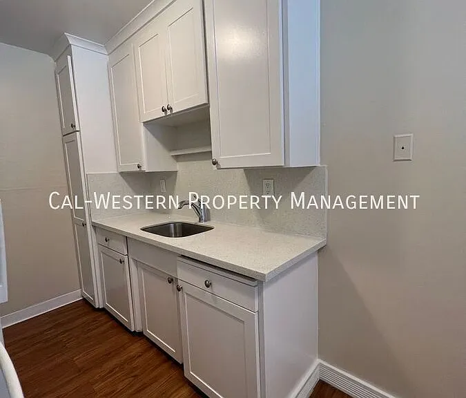 280 N 8th St #4 — Photo 1
