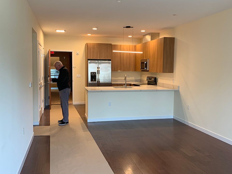 1st image of 209 Oakdene Pl #305