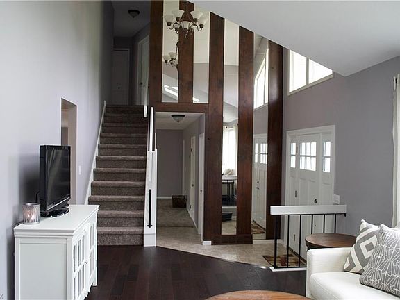 2nd image of 1102 Oakbrooke Dr