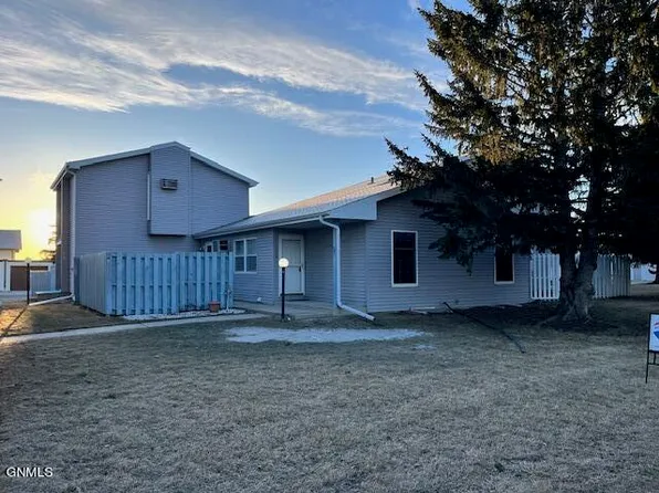 1414 9th Ave NE, Jamestown, ND 58401