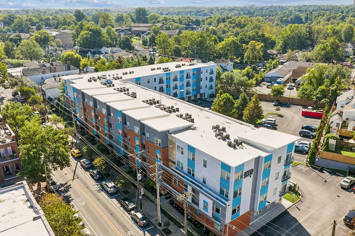 AMP Luxury Apartments — Photo 2