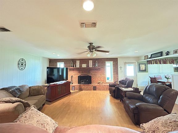 5th image of 517 Junell St