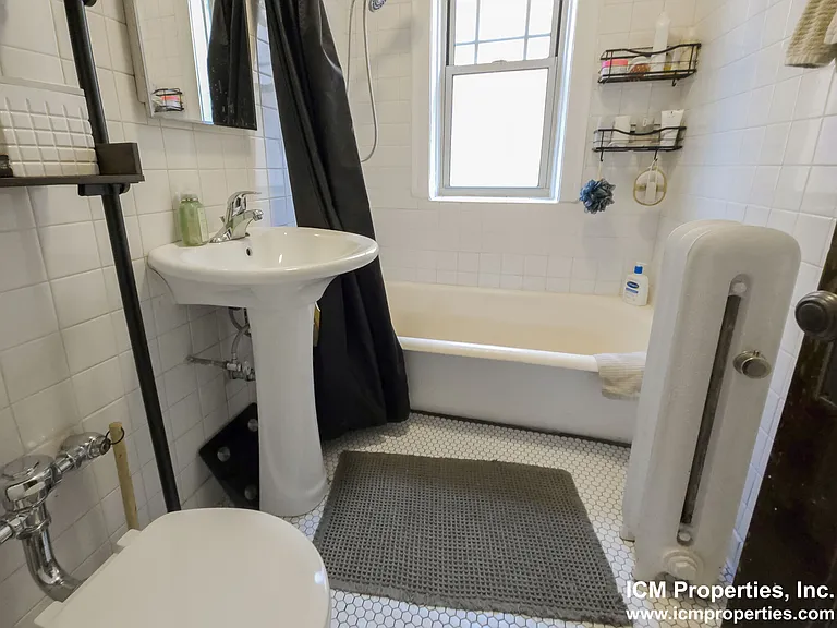 4517 N Greenview Ave #1 — Photo 8