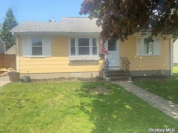 2nd image of 87 Copiague Pl